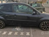 Usata Ford Fiesta 68 CV (50 kW) 2008 Grigio Utilitaria