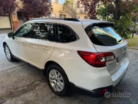 Usata Subaru Outback 150 CV (110 kW) 2016 Bianco Station wagon