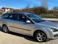 Usata Ford Focus Style 90 CV (66 kW) 2006 Grigio Station wagon