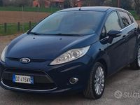 Usata Ford Fiesta Titanium 96 CV (70 kW) 2010 Blu Utilitaria