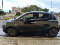 Usata Lancia Ypsilon Gold 70 CV (51 kW) 2022 Nero Utilitaria