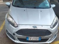 Usata Ford Fiesta 80 CV (58 kW) 2015 Grigio Berlina