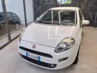 Usata Fiat Punto Young 77 CV (56 kW) 2015 Bianco Utilitaria