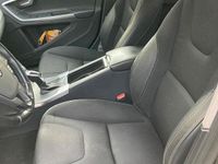 Usata Volvo V60 R-Design Kinetic 150 CV (110 kW) 2016 Nero Station wagon