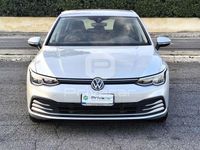 Usata VW Golf VIII Life 116 CV (85 kW) 2024 Grigio Utilitaria