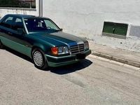 Usata Mercedes E200 122 CV (89 kW) 1991 Verde Berlina
