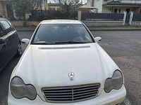 Usata Mercedes C220 Classic 143 CV (105 kW) 2003 Bianco Berlina