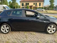 Usata Opel Astra 140 CV (102 kW) 2013 Nero Berlina