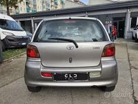 Usata Toyota Yaris Sport 106 CV (77 kW) 2002 Grigio Utilitaria