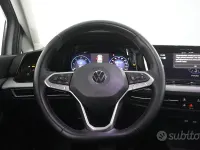 Usata VW Golf VIII Life 150 CV (110 kW) 2022 Argento riflesso Berlina
