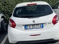 Usata Peugeot 208 Active 68 CV (50 kW) 2015 Bianco Utilitaria