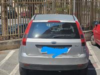 Usata Ford Fiesta 68 CV (50 kW) 2004 Grigio Utilitaria