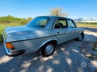 Usata Mercedes 200 109 CV (80 kW) 1983 Grigio Berlina