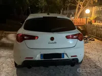 Usata Alfa Romeo Giulietta Exclusive 170 CV (125 kW) 2010 Bianco Utilitaria
