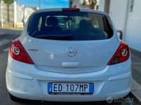 Usata Opel Corsa 65 CV (47 kW) 2010 Bianco Utilitaria