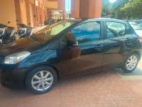 Usata Toyota Yaris Lounge 90 CV (66 kW) 2012 Nero Utilitaria