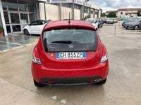 Usata Lancia Ypsilon Silver 69 CV (50 kW) 2022 Rosso Utilitaria
