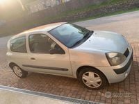 Usata Renault Clio II 54 CV (39 kW) 2002 Grigio Utilitaria