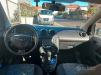Usata Ford Fiesta 68 CV (50 kW) 2005 Grigio Utilitaria