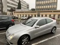 Usata Mercedes 220 Avantgarde 150 CV (110 kW) 2007 Argento Coupé