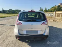 Usata Renault Scénic III 110 CV (80 kW) 2011 Grigio Monovolume