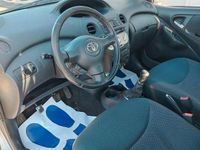 Usata Toyota Yaris 68 CV (50 kW) 2003 Grigio Berlina