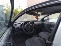 Usata Opel Corsa 58 CV (42 kW) 2001 Grigio Utilitaria