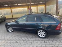 Usata Mercedes C200 Elegance 122 CV (89 kW) 2006 Blu Berlina