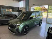 Usata Ford Tourneo Courier 124 CV (91 kW) 2024 Verde Monovolume