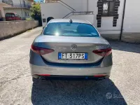 Usata Alfa Romeo Giulia 180 CV (132 kW) 2019 Grigio Berlina