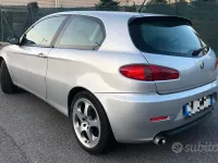 Usata Alfa Romeo 147 120 CV (88 kW) 2006 Grigio Utilitaria