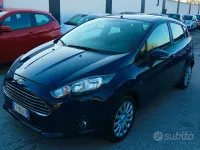 Usata Ford Fiesta 75 CV (55 kW) 2014 Blu Utilitaria