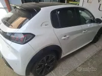 Usata Peugeot 208 GT 101 CV (74 kW) 2021 Bianco Utilitaria
