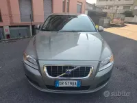 Usata Volvo V70 185 CV (136 kW) 2008 Grigio Station wagon