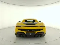 Usata Ferrari 296 664 CV (488 kW) 2022 Giallo modena Coupé
