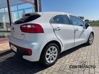 Usata Kia Rio Active 75 CV (55 kW) 2015 Bianco Berlina