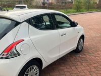 Usata Lancia Ypsilon 60 CV (44 kW) 2016 Bianco Utilitaria