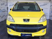 Begagnad Peugeot 1007 70 HK (51 kW) 2006 Gul Minibuss