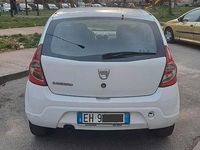 Usata Dacia Sandero Ambiance 75 CV (55 kW) 2011 Bianco Utilitaria