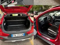 Second-hand Kia Stonic 120 CP (88 kW) 2018 Roșu SUV