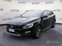 Usata Volvo V60 CC Summum 150 CV (110 kW) 2016 Nero Station wagon