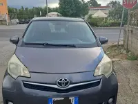 Usata Toyota Verso-S Active 99 CV (72 kW) 2012 Grigio Monovolume