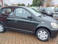 Usata Toyota Yaris 67 CV (49 kW) 2002 Nero Berlina