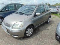 usata Toyota Yaris -- 1.0 3p. Sol