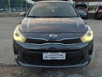Usado Kia Rio 84 HP (61 kW) 2019 Cinzento Sedan