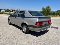 Usata Alfa Romeo 75 148 CV (108 kW) 1991 Grigio Berlina