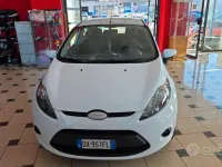 Usata Ford Fiesta Titanium 68 CV (50 kW) 2009 Bianco Berlina