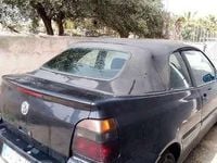 Usata VW Golf Cabriolet Conceptline 101 CV (74 kW) 1999 Blu/azzurro Cabrio