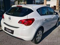 Usata Opel Astra Cosmo 101 CV (74 kW) 2010 Bianco Berlina