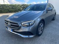 Usata Mercedes E200 Business 160 CV (117 kW) 2022 Argento selenite Berlina